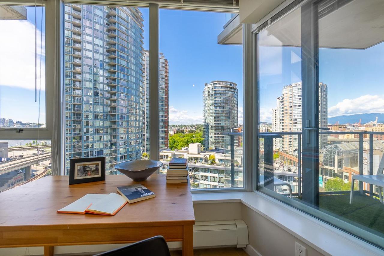 Stunning 2 Bedroom Condo With Downtown Views!!! Vancouver Exteriör bild
